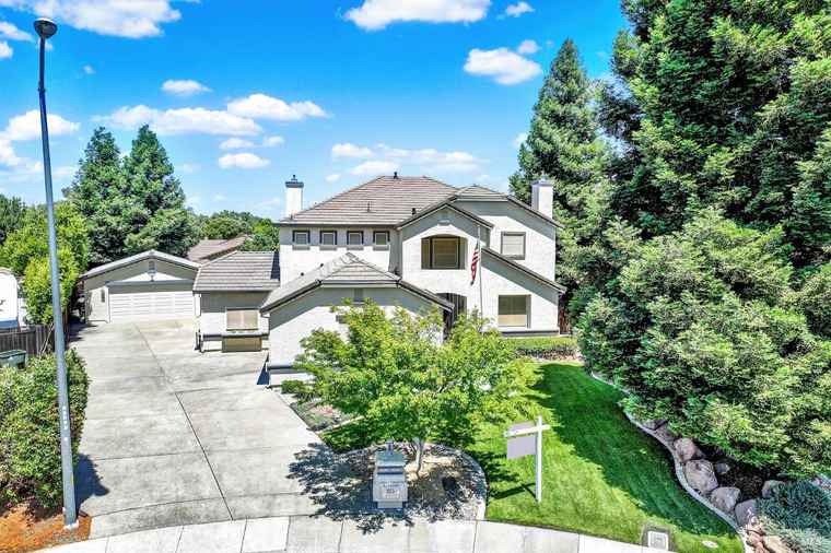 Photo of 325 Stoneridge Cir Vacaville, CA 95687
