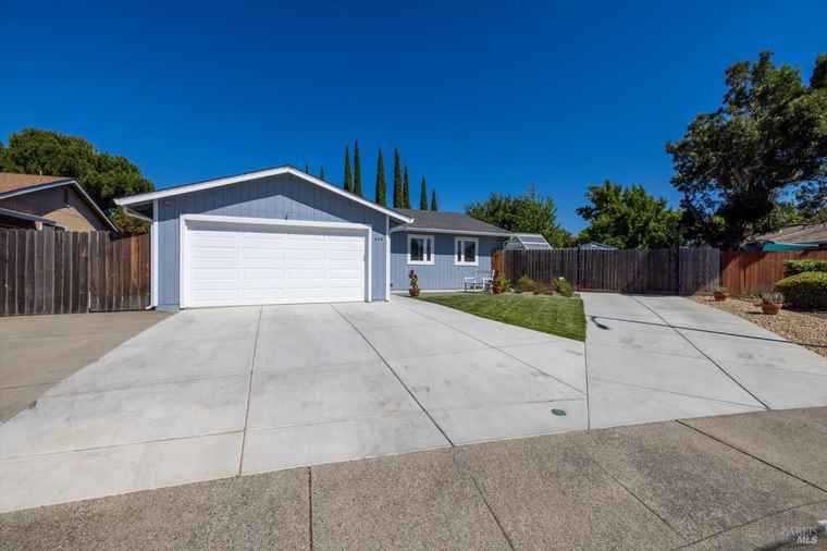 Photo of 494 Aberdeen Way Vacaville, CA 95687