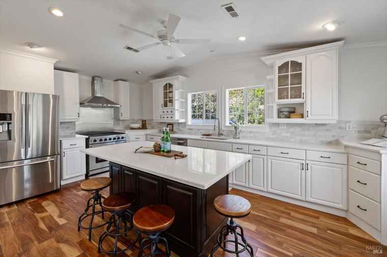 Photo of 248 Vine St Vacaville, CA 95688
