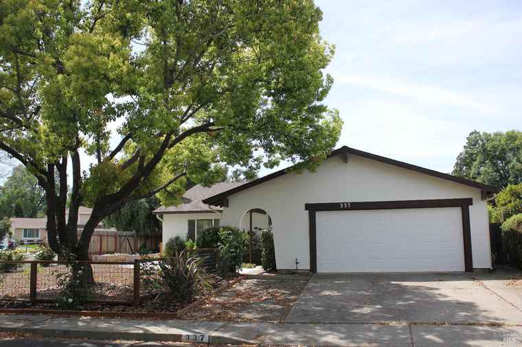 Photo of 337 Woodhaven Dr Vacaville, CA 95687