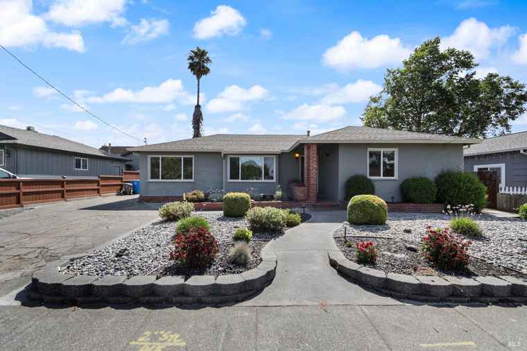 Photo of 1334 Corby Ave Santa Rosa, CA 95407