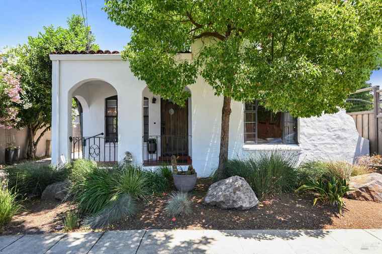 Photo of 1628 Georgia St Napa, CA 94559