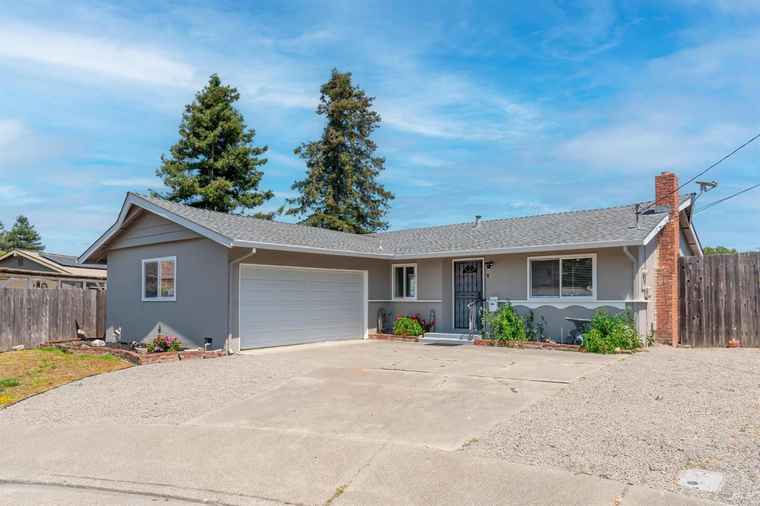 Photo of 7 Pidgeon Ct Petaluma, CA 94952