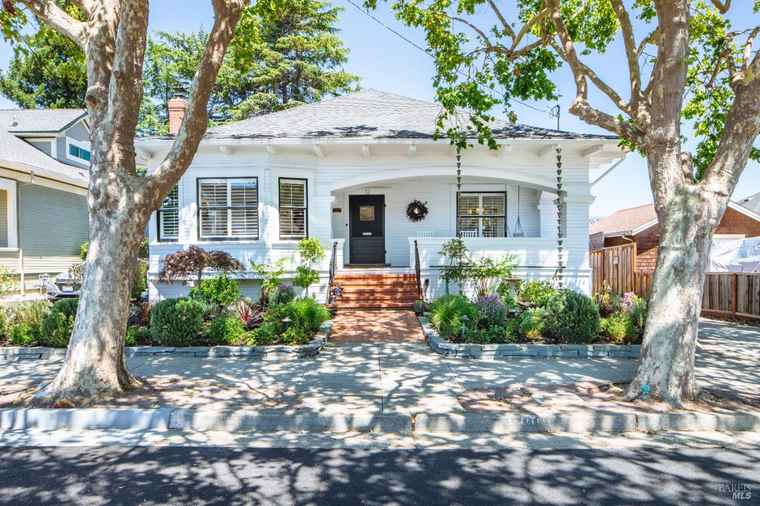 Photo of 12 Fair St Petaluma, CA 94952