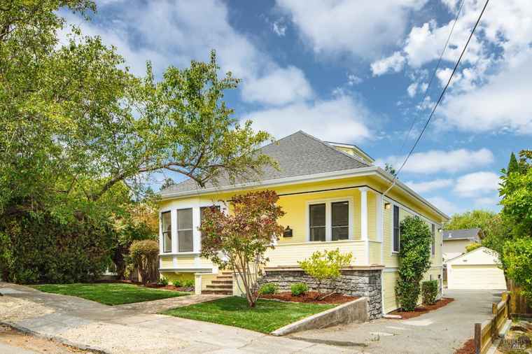 Photo of 28 West St Petaluma, CA 94952