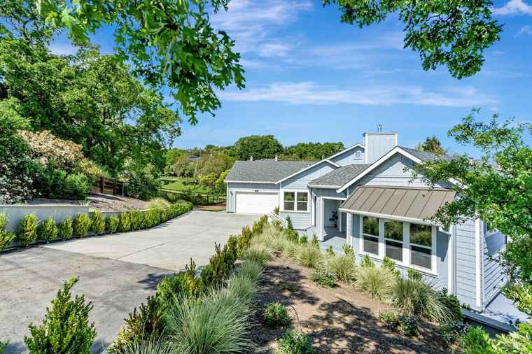 Photo of 12 Rose Ct Novato, CA 94945