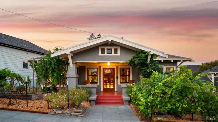 Photo of 306 Howard St Petaluma, CA 94952