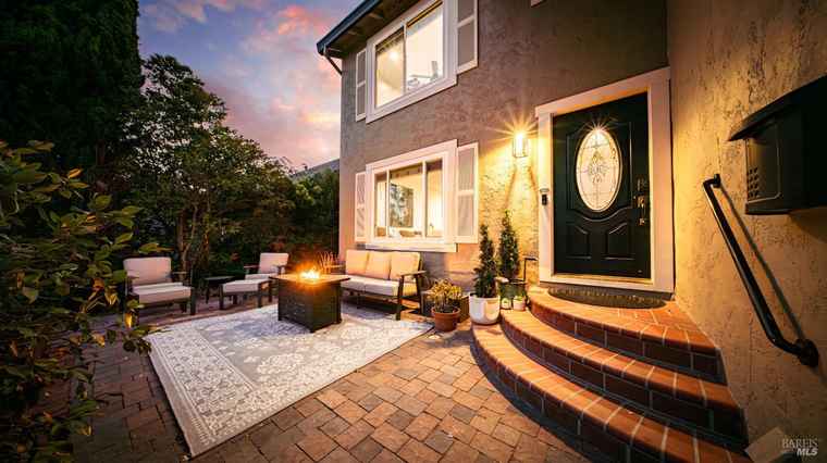 Photo of 1711 Capistrano Dr Petaluma, CA 94954