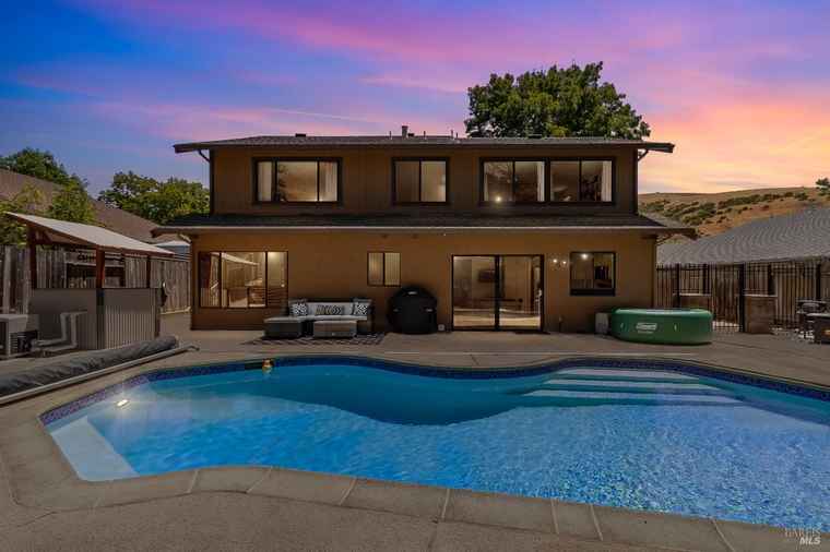 Photo of 877 Rose Dr Benicia, CA 94510