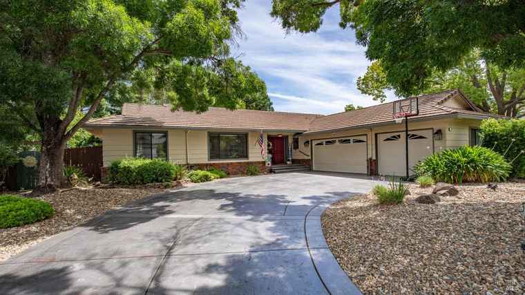 Photo of 173 San Jose Ct Vacaville, CA 95688