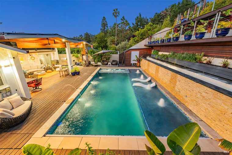 Photo of 352 Riviera Dr San Rafael, CA 94901