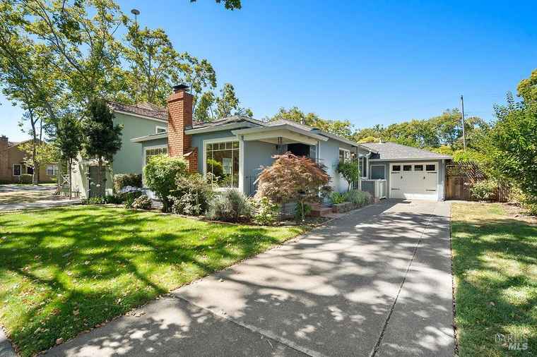 Photo of 1904 Illinois St Vallejo, CA 94590