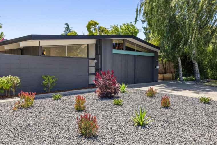 Photo of 735 Pine Ln San Rafael, CA 94903