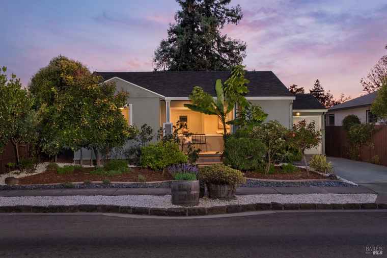 Photo of 114 Payran St Petaluma, CA 94952