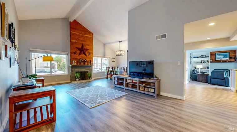 Photo of 1303 Ponderosa Dr Petaluma, CA 94954