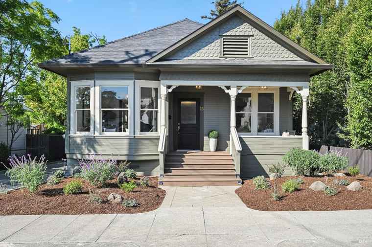 Photo of 15 8th St Petaluma, CA 94952