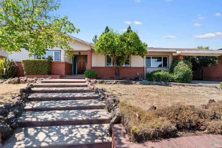 Photo of 4765 Stonehedge Dr Santa Rosa, CA 95405