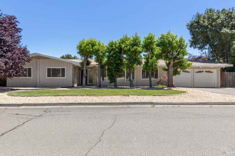 Photo of 10 Theresa Ct Novato, CA 94947