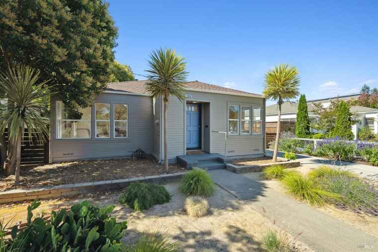 Photo of 1206 12th St Santa Rosa, CA 95404