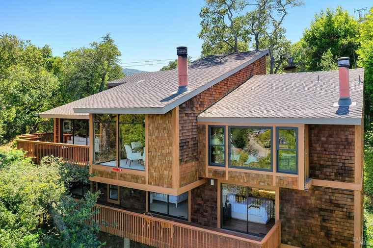 Photo of 42 Eagle Dr Novato, CA 94949