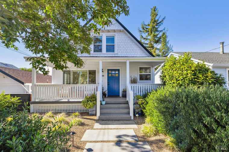 Photo of 304 West St Petaluma, CA 94952