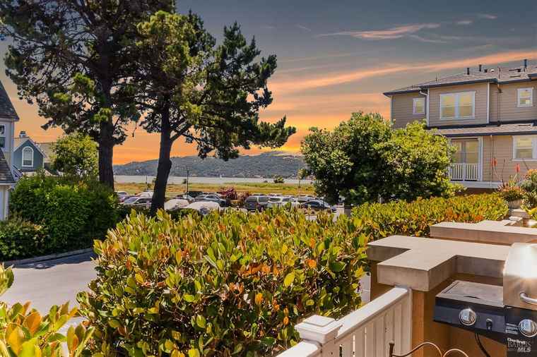 Photo of 239 Marina Village Way Benicia, CA 94510