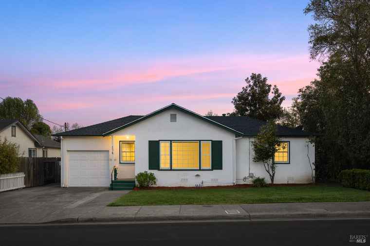 Photo of 437 Andrieux St Sonoma, CA 95476