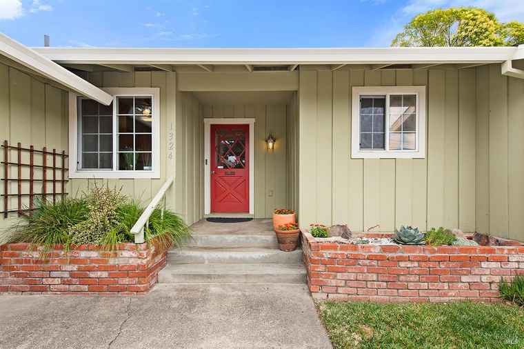 Photo of 1324 Manhattan Way Santa Rosa, CA 95401