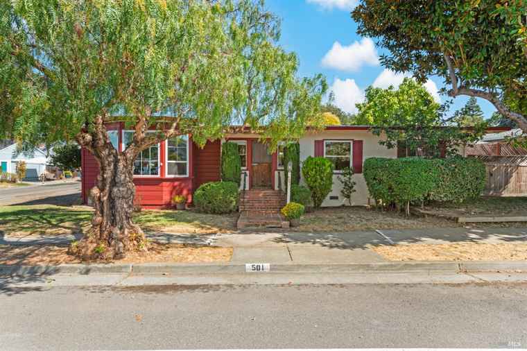 Photo of 501 Mountain View Ave Petaluma, CA 94952