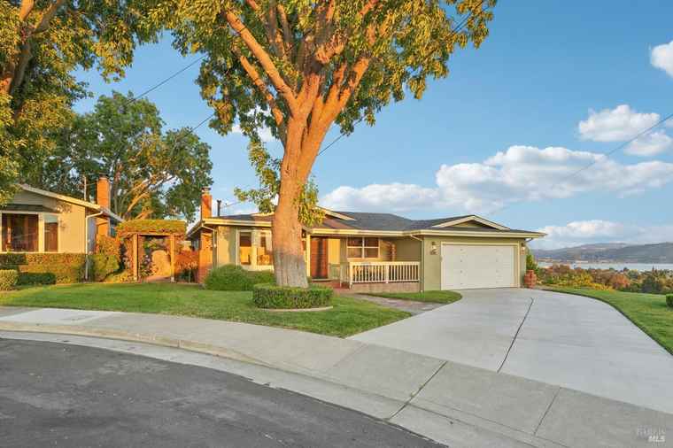 Photo of 1800 Pacifica Ct Benicia, CA 94510