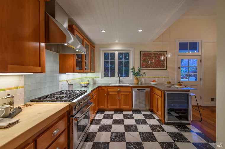 Photo of 7 Clorinda Ave San Rafael, CA 94901