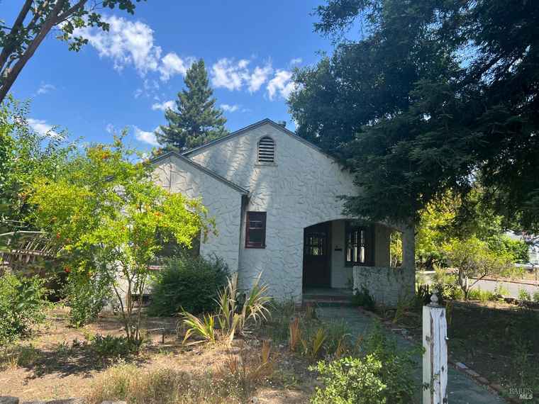 Photo of 1021 Howard St Santa Rosa, CA 95404