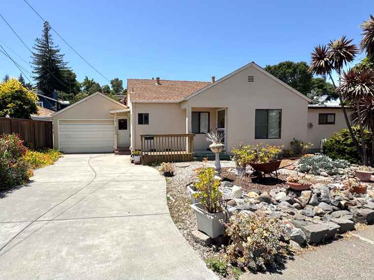Photo of 716 Mountain View Ave Petaluma, CA 94952