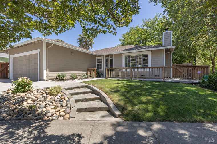 Photo of 2470 Darla Dr Santa Rosa, CA 95401