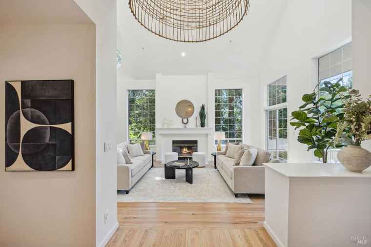 Photo of 240 Del Casa Dr Mill Valley, CA 94941