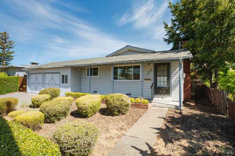 Photo of 222 Andrieux St Sonoma, CA 95476
