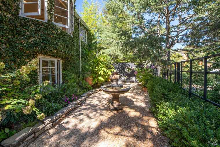 Photo of 114 Tamal Vista Dr San Rafael, CA 94901