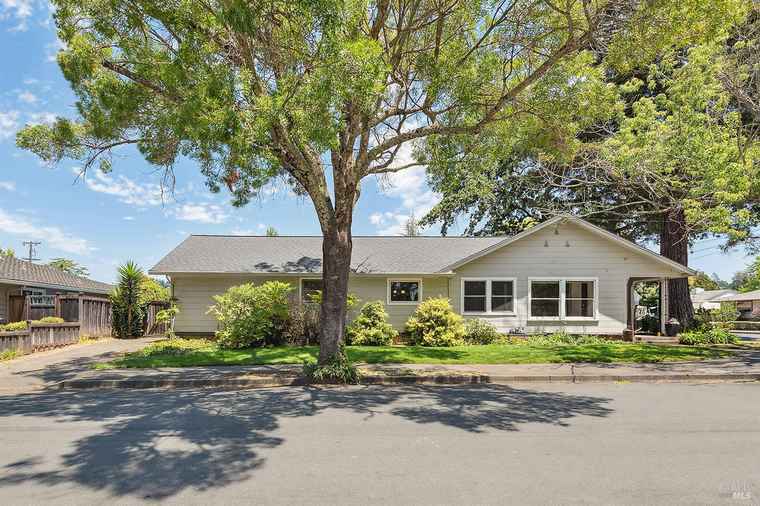 Photo of 1957 Grosse Ave Santa Rosa, CA 95404