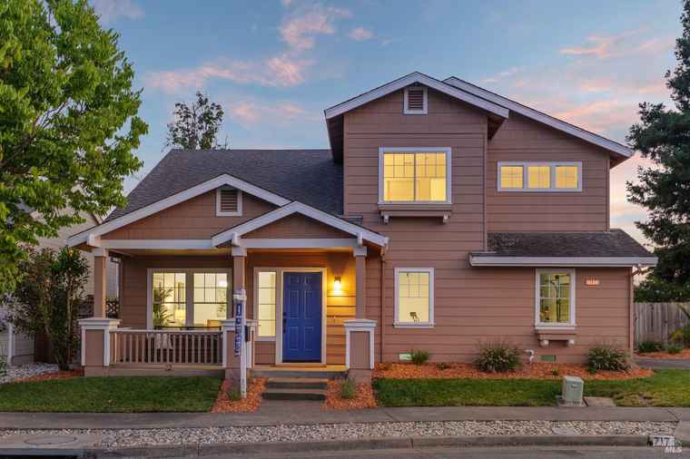 Photo of 717 Weymouth St Petaluma, CA 94954