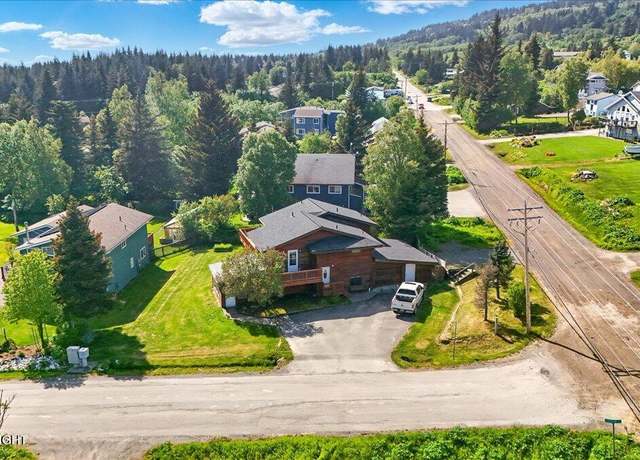 Property at 4085 Calhoun St, Homer, AK 99603, 4 beds, 2.5 baths