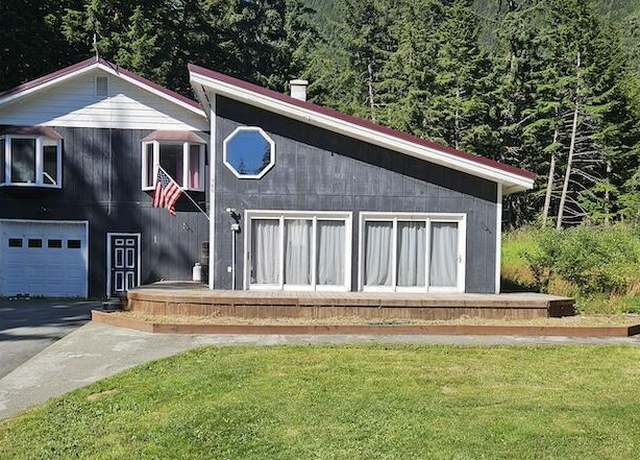 Property at 940 Comstock Rd, Haines, AK 99827, 2 beds, 2.5 baths