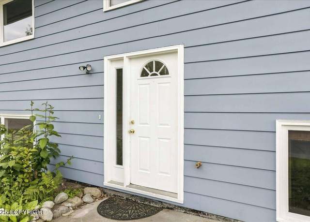 Property at 7512 E 20th Ave, Anchorage, AK 99504, 4 beds, 2 baths