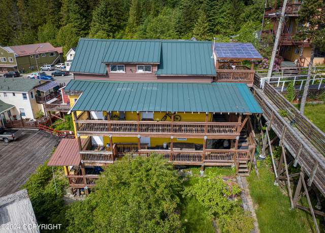 Property at 117 Inman St, Ketchikan, AK 99901, 10 beds, 8 baths