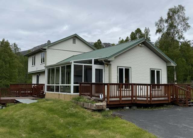 Property at 9810 N Runyon Cir, Palmer, AK 99645, 4 beds, 2.5 baths