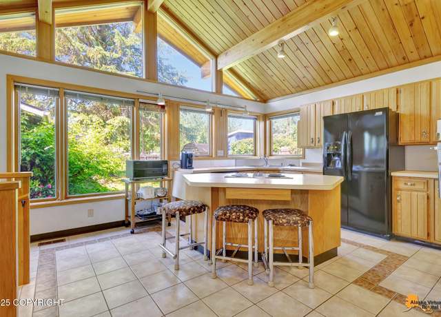 Property at 2628 Turnagain Pkwy, Anchorage, AK 99517, 4 beds, 2 baths