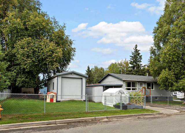 Property at 4006 Gilmore Ct, Anchorage, AK 99503, 3 beds, 2 baths