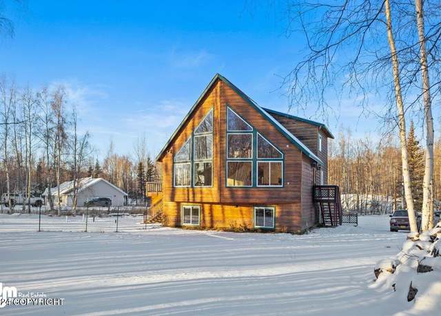 Property at 866 W Spruce Ave, Wasilla, AK 99654, 4 beds, 3.5 baths