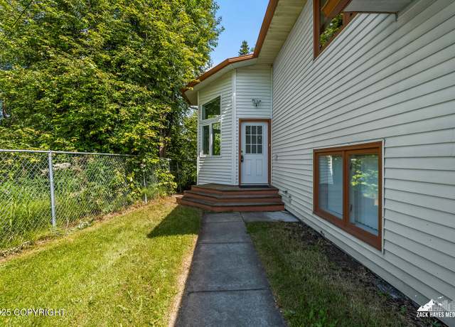 Property at 1521 Cache Dr, Anchorage, AK 99507, 4 beds, 2 baths