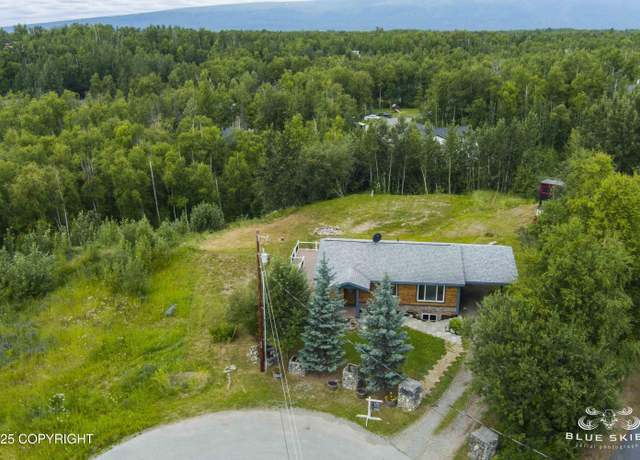 Property at 581 N Robin Cir, Wasilla, AK 99654, 3 beds, 2 baths