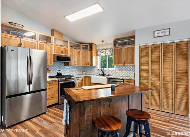 Property at 2435 N Ravens Flight Dr, Wasilla, AK 99654, 3 beds, 2 baths
